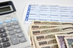 税理士科目合格者ですが、税理士になると年収はどれくらい変わりますか？