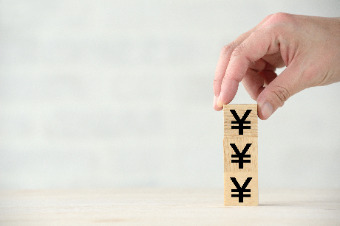日系法律事務所から外資系法律事務所に転職することで年収は上がりますか？